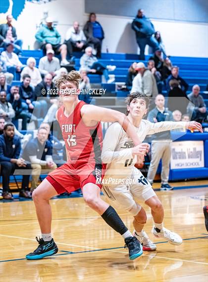 Thumbnail 2 in Fort Osage vs. Aquinas (Grain Valley Invitational) photogallery.