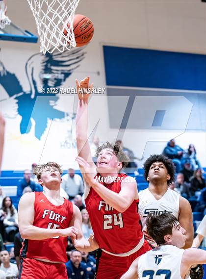 Thumbnail 1 in Fort Osage vs. Aquinas (Grain Valley Invitational) photogallery.
