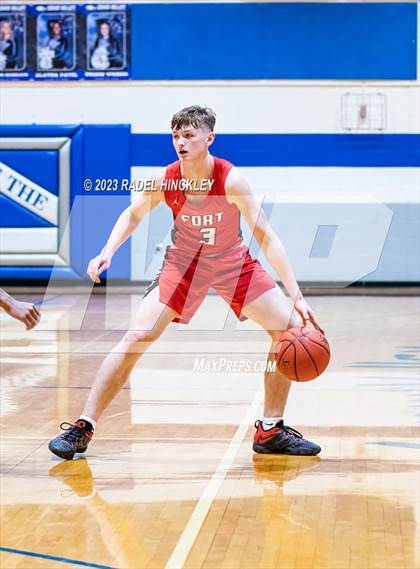 Thumbnail 2 in Fort Osage vs. Aquinas (Grain Valley Invitational) photogallery.