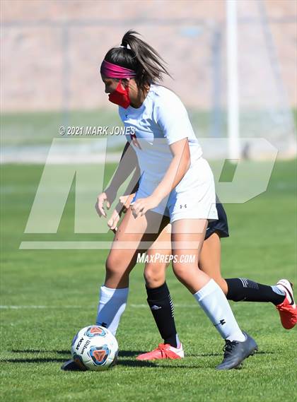 Thumbnail 1 in Phoenix Country Day vs. Page (AIA 3A Play-In) photogallery.