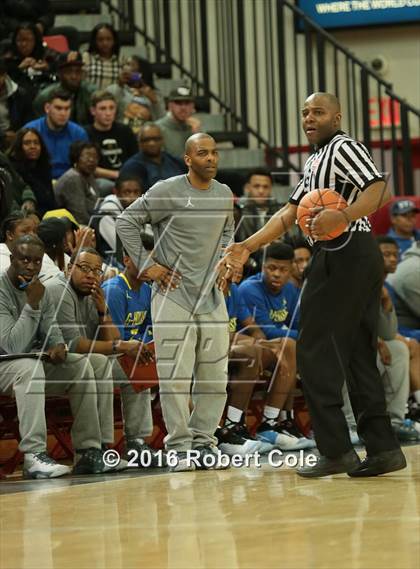 Thumbnail 1 in Westinghouse vs. Lincoln (PSAL Class AA Semifinal) photogallery.