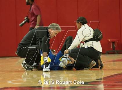 Thumbnail 3 in Westinghouse vs. Lincoln (PSAL Class AA Semifinal) photogallery.