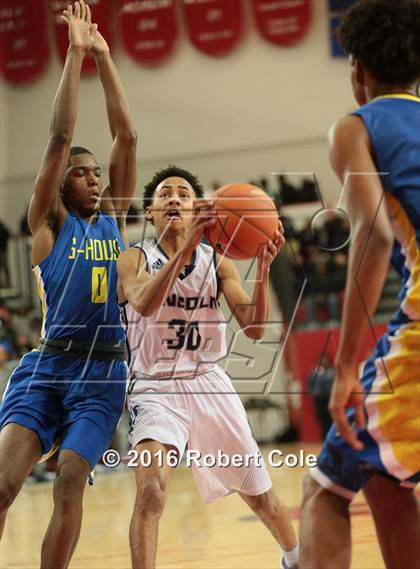 Thumbnail 2 in Westinghouse vs. Lincoln (PSAL Class AA Semifinal) photogallery.