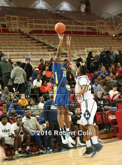 Thumbnail 1 in Westinghouse vs. Lincoln (PSAL Class AA Semifinal) photogallery.