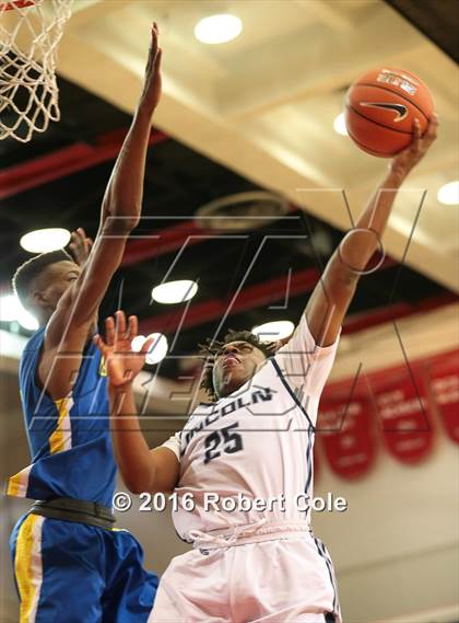Thumbnail 3 in Westinghouse vs. Lincoln (PSAL Class AA Semifinal) photogallery.