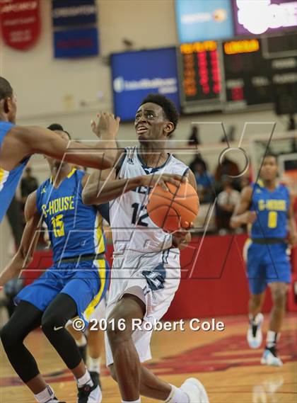Thumbnail 2 in Westinghouse vs. Lincoln (PSAL Class AA Semifinal) photogallery.