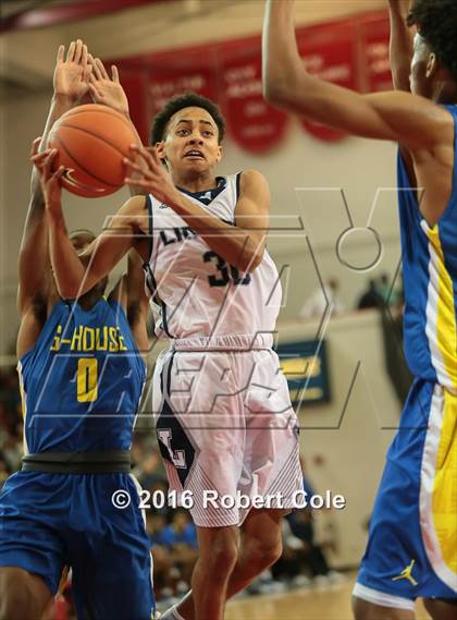 Thumbnail 3 in Westinghouse vs. Lincoln (PSAL Class AA Semifinal) photogallery.