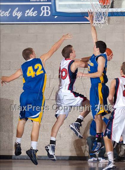 Thumbnail 2 in Bakersfield Christian vs Tesoro (MaxPreps Holiday Classic) photogallery.