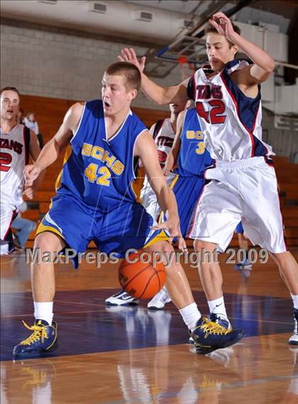 Thumbnail 3 in Bakersfield Christian vs Tesoro (MaxPreps Holiday Classic) photogallery.