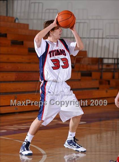 Thumbnail 3 in Bakersfield Christian vs Tesoro (MaxPreps Holiday Classic) photogallery.
