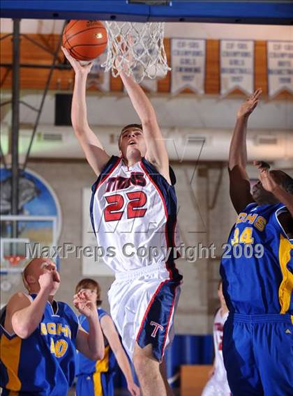 Thumbnail 2 in Bakersfield Christian vs Tesoro (MaxPreps Holiday Classic) photogallery.
