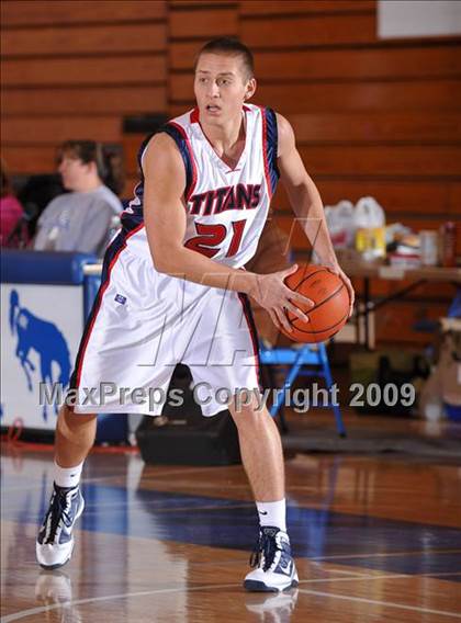 Thumbnail 2 in Bakersfield Christian vs Tesoro (MaxPreps Holiday Classic) photogallery.