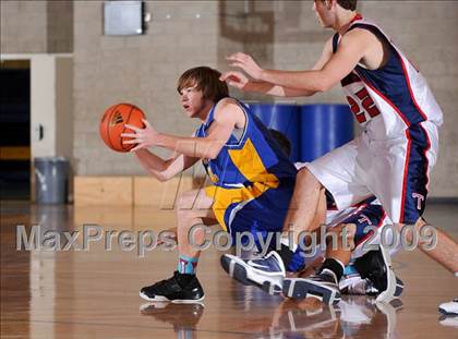 Thumbnail 2 in Bakersfield Christian vs Tesoro (MaxPreps Holiday Classic) photogallery.