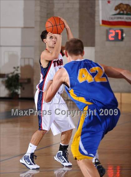 Thumbnail 2 in Bakersfield Christian vs Tesoro (MaxPreps Holiday Classic) photogallery.