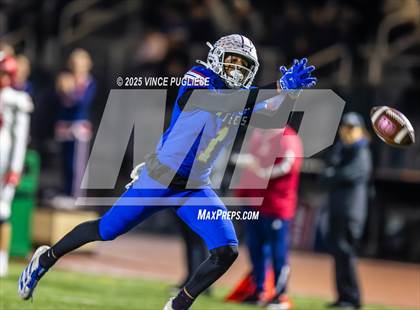 Thumbnail 3 in Kennedy Catholic @ Graham-Kapowsin (WIAA 4A Round 1) photogallery.