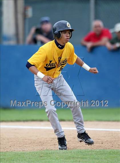 Thumbnail 3 in Oneonta vs. Wayland-Cohocton (NYSPHSAA Class B Semifinal) photogallery.
