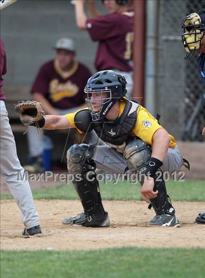 Thumbnail 2 in Oneonta vs. Wayland-Cohocton (NYSPHSAA Class B Semifinal) photogallery.