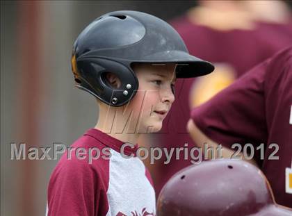 Thumbnail 3 in Oneonta vs. Wayland-Cohocton (NYSPHSAA Class B Semifinal) photogallery.