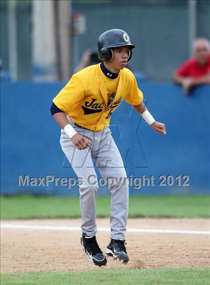 Thumbnail 1 in Oneonta vs. Wayland-Cohocton (NYSPHSAA Class B Semifinal) photogallery.