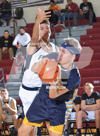 Thumbnail 2 in Los Osos vs. Foothill (Rancho Mirage Holiday Invitational) photogallery.