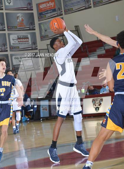 Thumbnail 2 in Los Osos vs. Foothill (Rancho Mirage Holiday Invitational) photogallery.