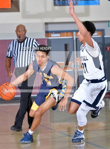 Thumbnail 2 in Los Osos vs. Foothill (Rancho Mirage Holiday Invitational) photogallery.
