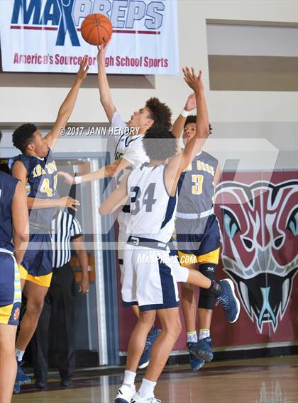 Thumbnail 3 in Los Osos vs. Foothill (Rancho Mirage Holiday Invitational) photogallery.