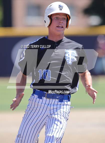 Thumbnail 3 in Fremont vs. Lone Peak (UHSAA 6A Bracket Play) photogallery.