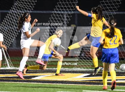 Thumbnail 2 in Brawley vs. Lincoln (CIF SDS D5 Final) photogallery.