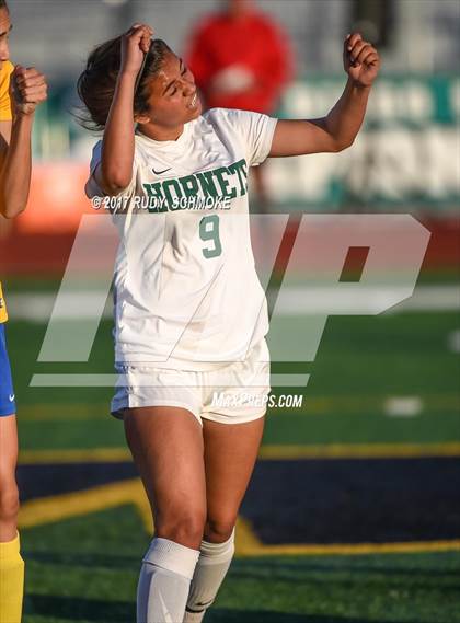 Thumbnail 1 in Brawley vs. Lincoln (CIF SDS D5 Final) photogallery.