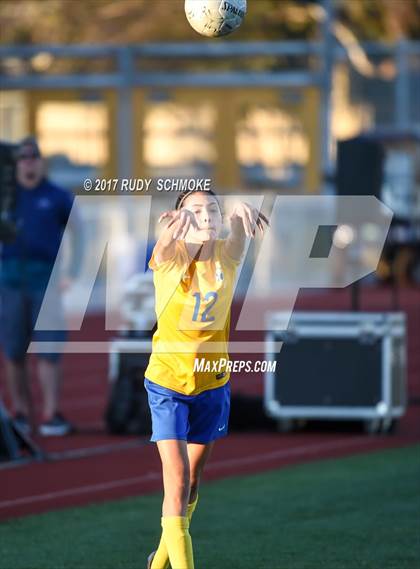 Thumbnail 2 in Brawley vs. Lincoln (CIF SDS D5 Final) photogallery.