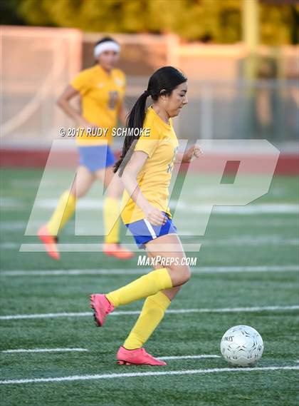 Thumbnail 3 in Brawley vs. Lincoln (CIF SDS D5 Final) photogallery.