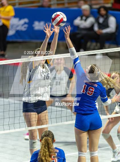 Thumbnail 2 in Hedgesville vs. Morgantown (WVSSAC Class AAAA Final) photogallery.