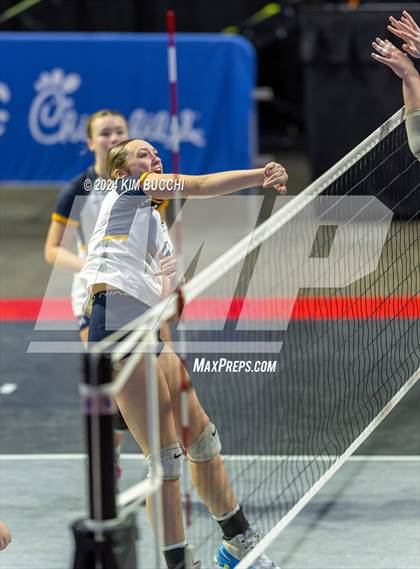 Thumbnail 3 in Hedgesville vs. Morgantown (WVSSAC Class AAAA Final) photogallery.