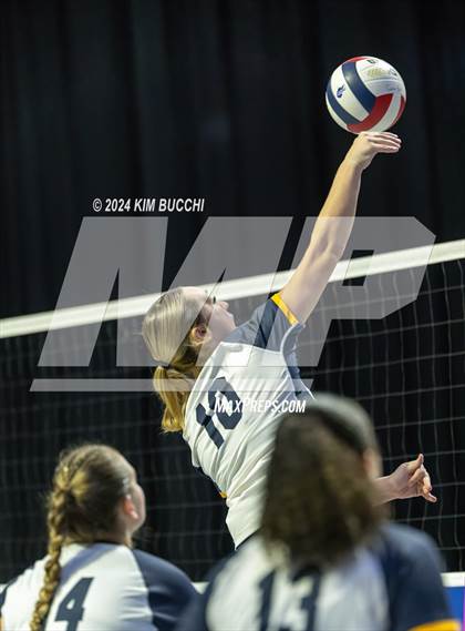 Thumbnail 3 in Hedgesville vs. Morgantown (WVSSAC Class AAAA Final) photogallery.