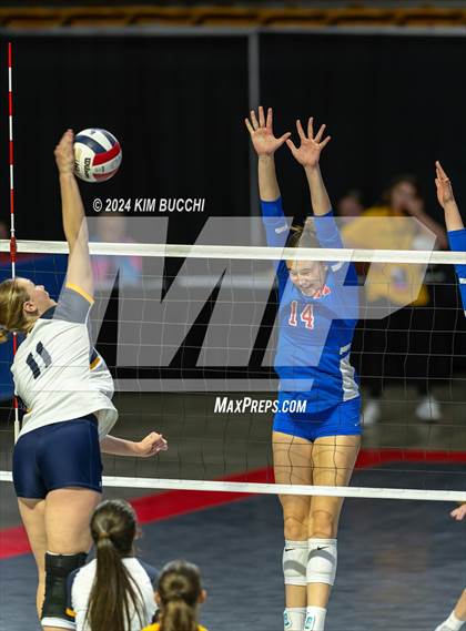 Thumbnail 1 in Hedgesville vs. Morgantown (WVSSAC Class AAAA Final) photogallery.