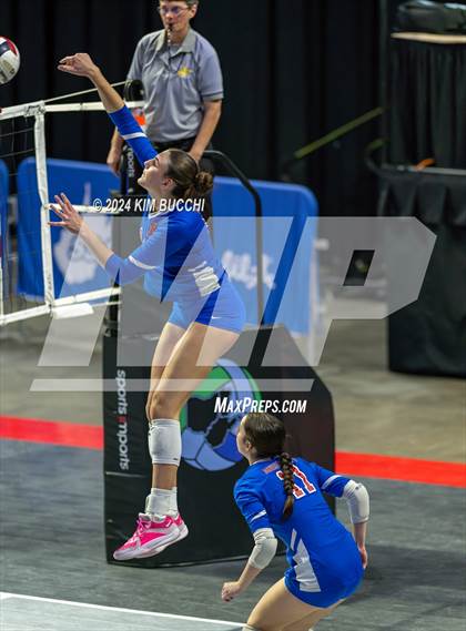 Thumbnail 1 in Hedgesville vs. Morgantown (WVSSAC Class AAAA Final) photogallery.
