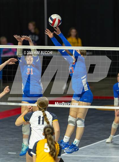 Thumbnail 3 in Hedgesville vs. Morgantown (WVSSAC Class AAAA Final) photogallery.