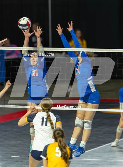 Thumbnail 2 in Hedgesville vs. Morgantown (WVSSAC Class AAAA Final) photogallery.