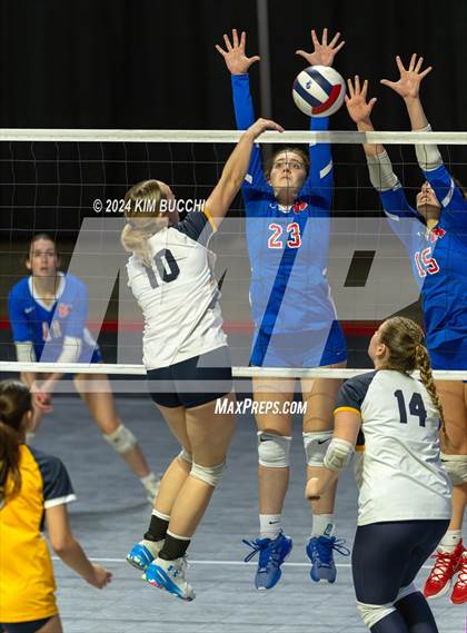 Thumbnail 2 in Hedgesville vs. Morgantown (WVSSAC Class AAAA Final) photogallery.
