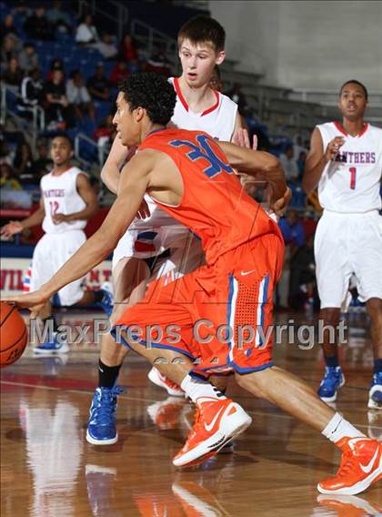Thumbnail 2 in Bowie vs. Duncanville (Thanksgiving Hoofest)  photogallery.