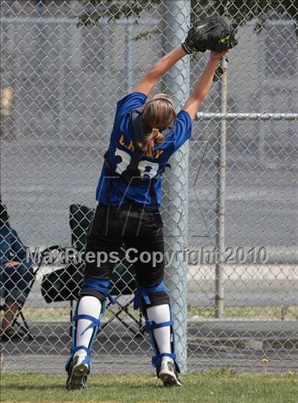Thumbnail 2 in Los Angeles Baptist vs. Nordhoff (Valley Classic) photogallery.