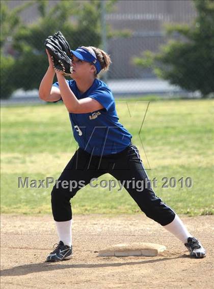 Thumbnail 2 in Los Angeles Baptist vs. Nordhoff (Valley Classic) photogallery.