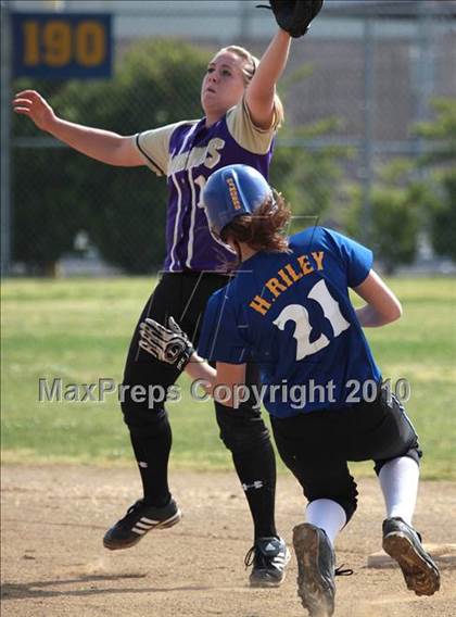 Thumbnail 3 in Los Angeles Baptist vs. Nordhoff (Valley Classic) photogallery.