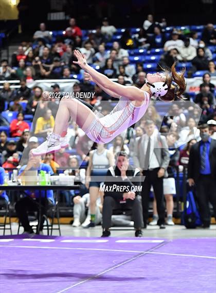 Thumbnail 2 in UIL State Championships - 6A 119lb Final photogallery.