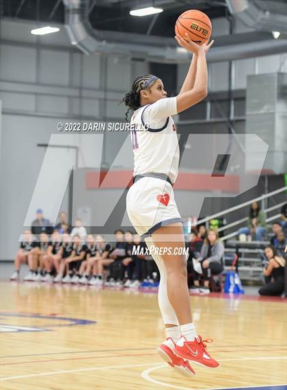 Thumbnail 1 in Sacred Heart vs. La Jolla Country Day (NIKE Tournament of Champions) photogallery.