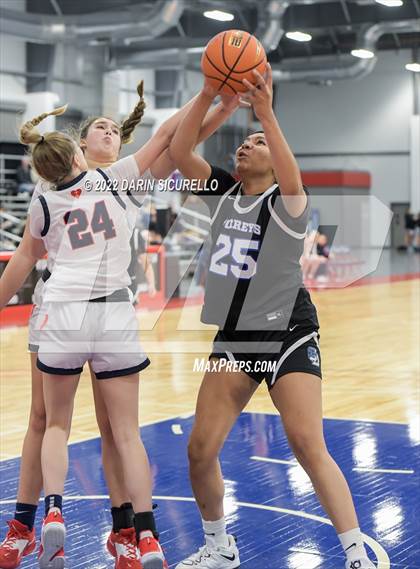 Thumbnail 3 in Sacred Heart vs. La Jolla Country Day (NIKE Tournament of Champions) photogallery.