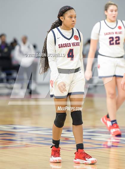 Thumbnail 3 in Sacred Heart vs. La Jolla Country Day (NIKE Tournament of Champions) photogallery.