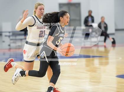 Thumbnail 2 in Sacred Heart vs. La Jolla Country Day (NIKE Tournament of Champions) photogallery.