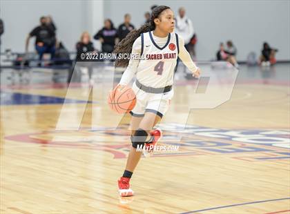 Thumbnail 2 in Sacred Heart vs. La Jolla Country Day (NIKE Tournament of Champions) photogallery.
